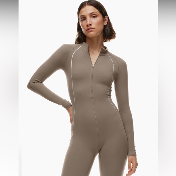 NWT Aritzia TnAction Hero Jumpsuit - Picture 3 of 10